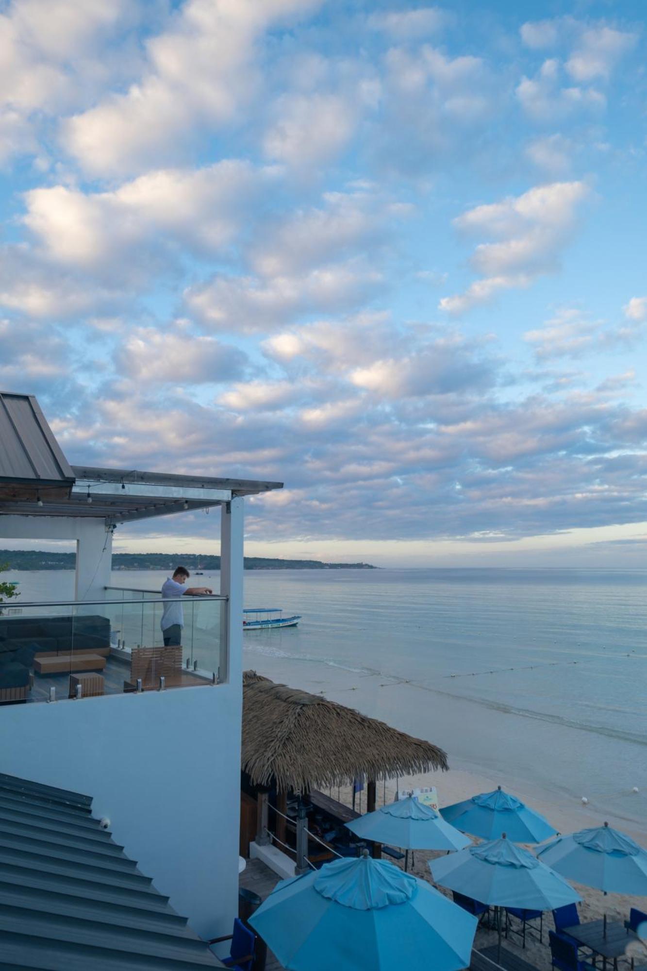 Blue Skies Beach Resort Negril Exterior foto